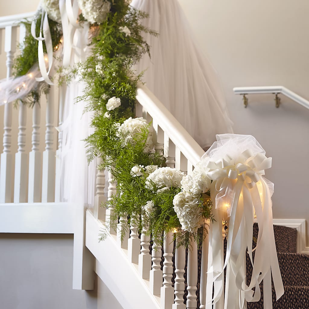 Champagne Dreams Garland – Maroa Miami Llc, Miami FL