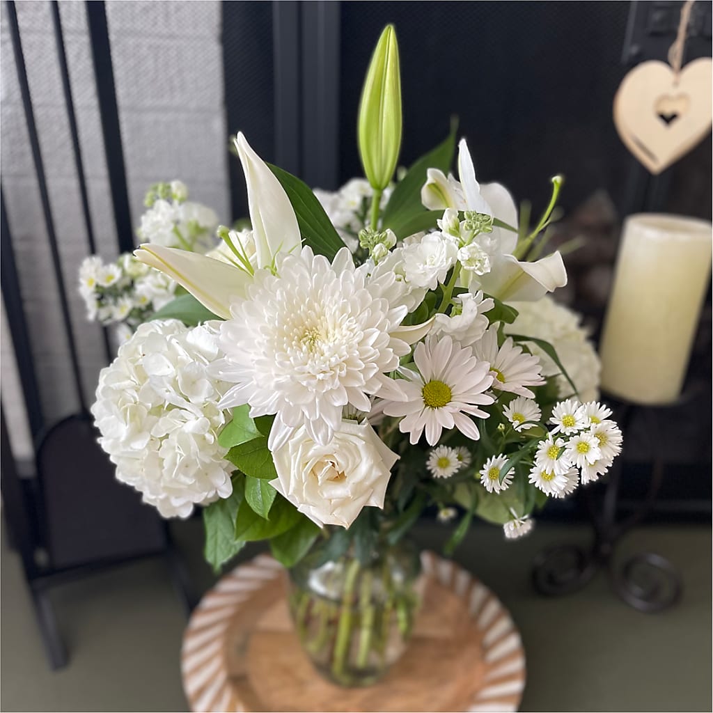 Classic Ivory – A Florist Original –  Maroa Miami Llc, Miami FL